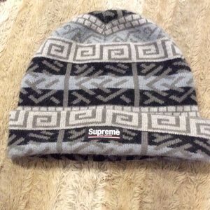 SUPREME BEANIE/SKULLY